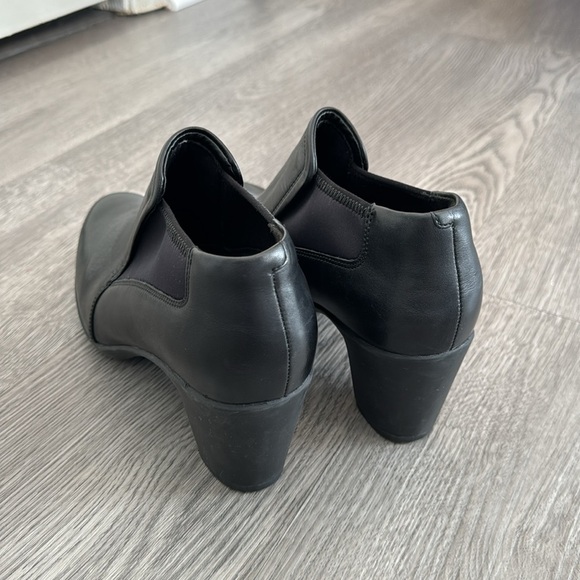 Clarks Artisan Business Casual Black Ankle Bootie Size 9.5 - Picture 3 of 7